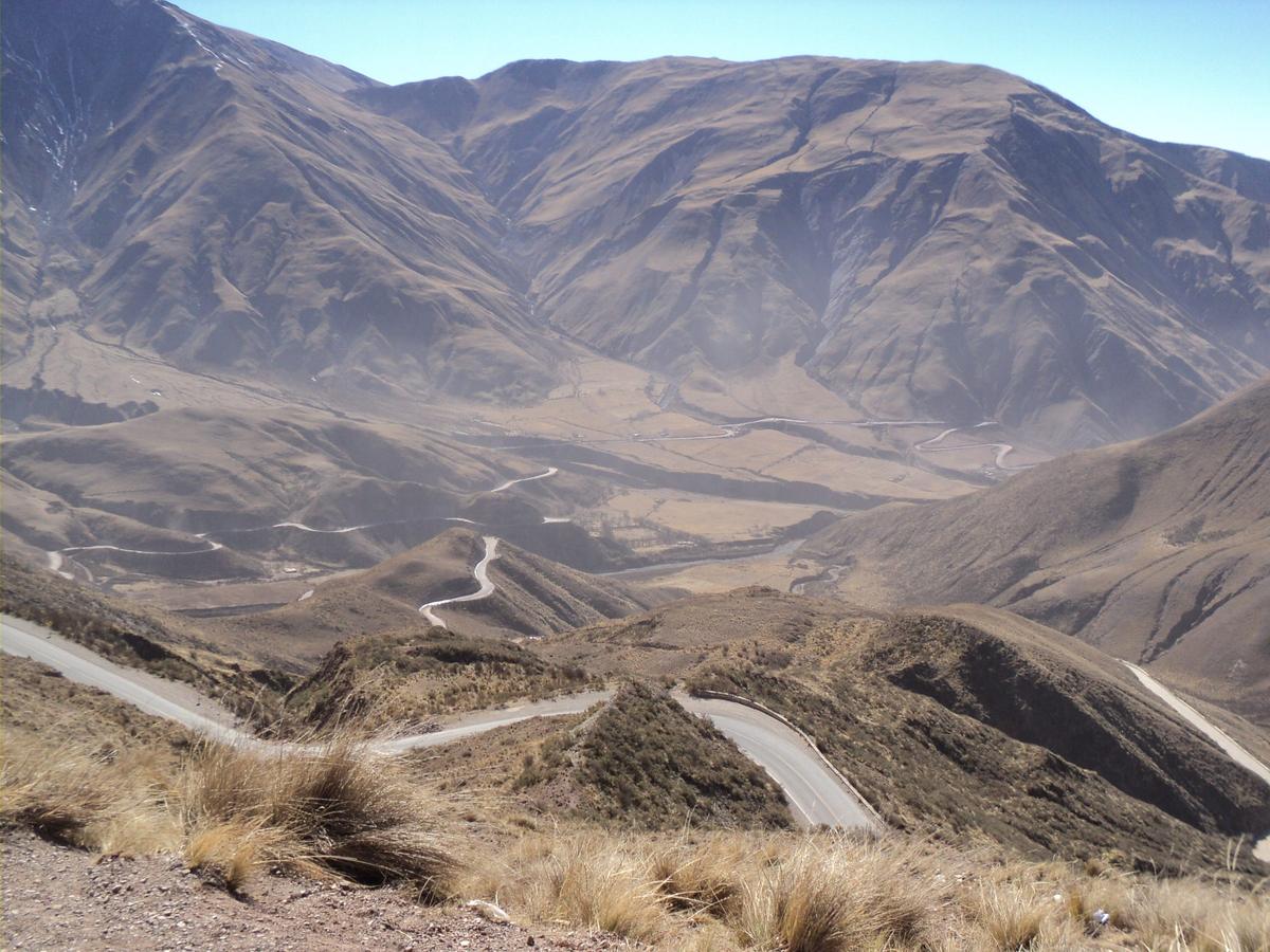The switchbacks of the Cuesta del Obispo