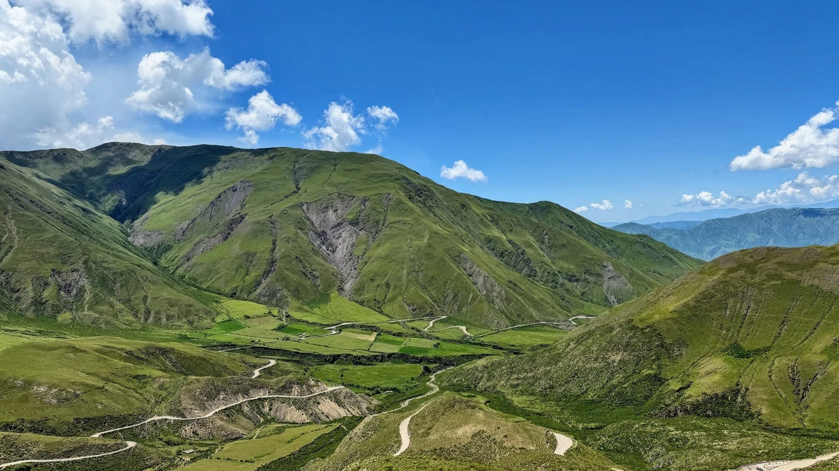 The Cuesta del Obispo, green after the summer rains